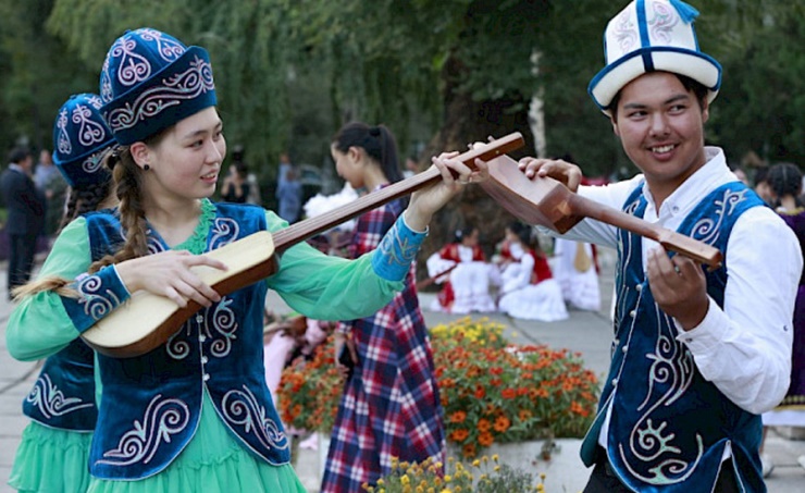 Kyrgyzstan celebrates Komuz Day Kyrgyzstan celebrates Komuz Day